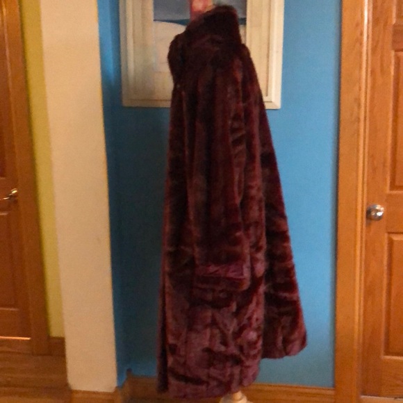 Vintage TERRY Lewis full length faux mink coat. - Picture 6 of 9